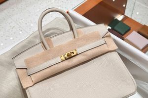 Є сумки, які не потребують представлення. Birkin Hermes &mdash; одна з них. фото